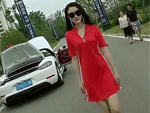 浙江偶遇一辆保时捷718，看到车主时，连旁边的男子都瞪大了眼！