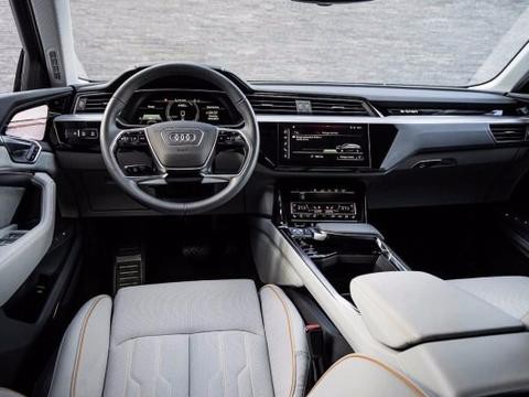 奥迪e-tron内饰官图发布 配备电子后视镜