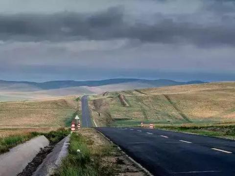 藏在内蒙古，一条臭名昭著的景观大道！仅300公里，让人又爱又恨