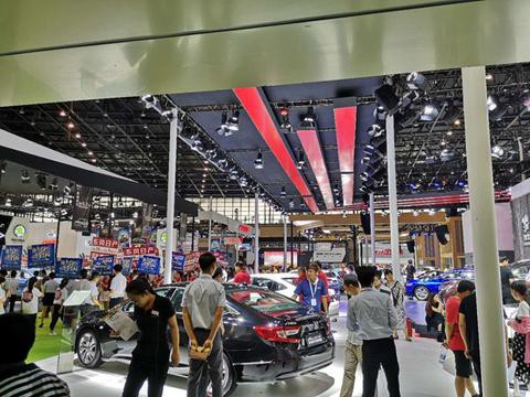 2018中原国际车展今日开幕场面火爆