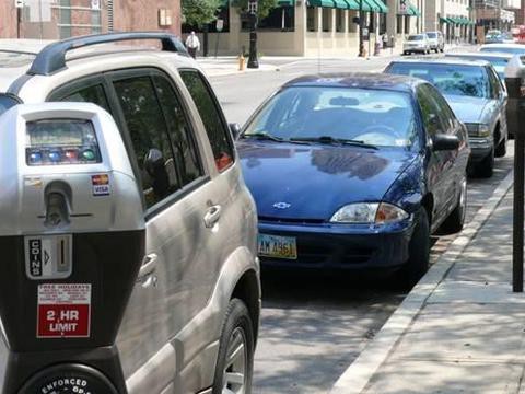 车在小区车位被刮蹭，物业有责任吗？