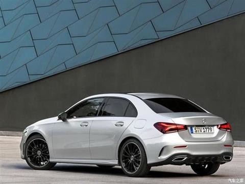 突然分享一波奔驰新车官图~