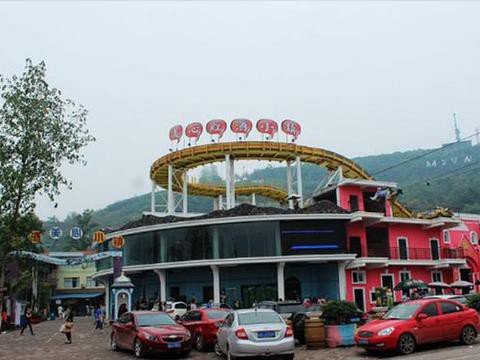 自驾重庆红酒小镇，体验网红S型公路