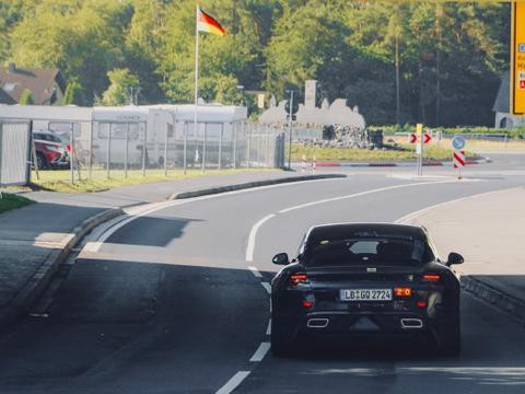 全新的设计理念 保时捷Taycan路试谍照