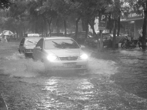 爱车被水淹，突然想起没买涉水险，符合这3种情况，保险也得赔