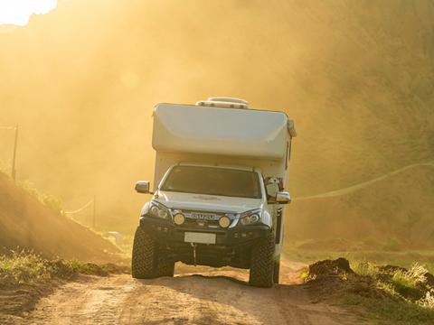 国外越野房车排行榜 98b7-hhzsnea0661448.jpg