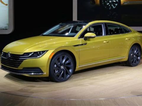 这几款车八月份刚推出，深受年轻消费者关注，奔驰这款最让人期待