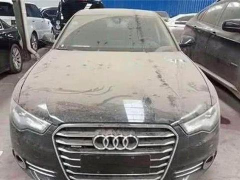 天价奥迪废弃在车库没人要，三万停车费不交上没法走