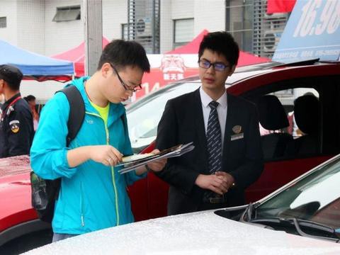 4S店里的汽车销售员，卖出一辆车能有多少提成？说出来你都不信