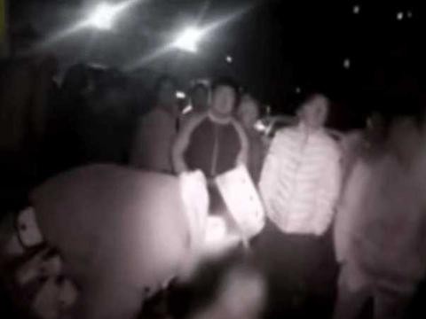 广东一女子开豪车殴打停车场保安, 女子: 你看不出我是有钱人啊