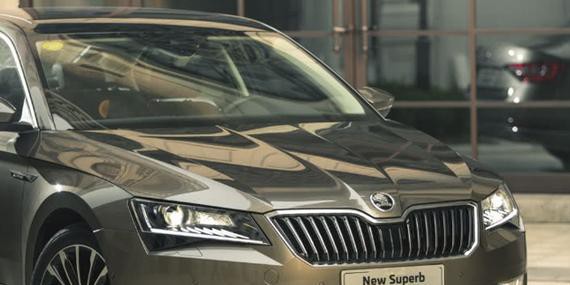 德系车也开始玩降价，大众旗下B级轿车全系再降4万，迈腾要疯了