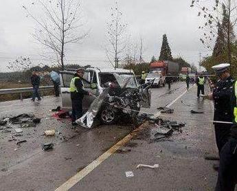 男人都爱玩车，男人心中也都有个赛车梦
