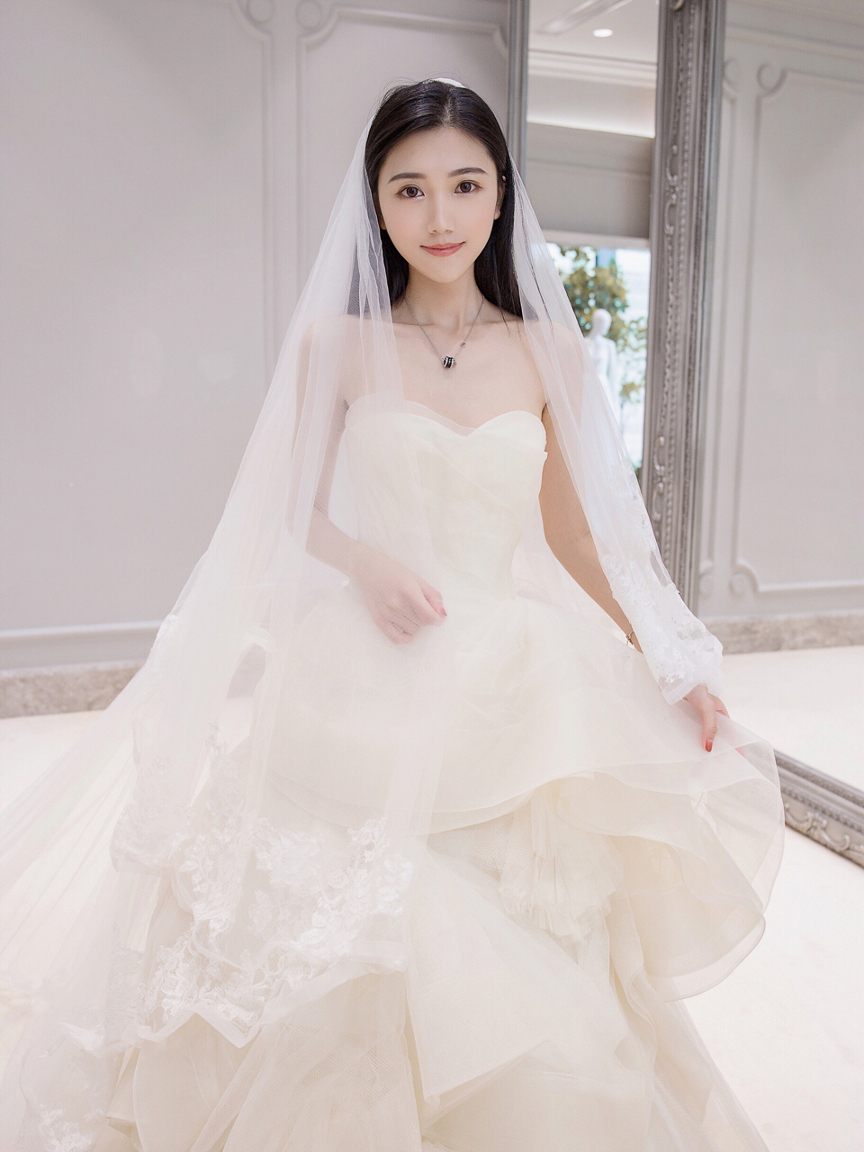 最美的新娘穿漂亮的婚纱,这一定是一场浪漫的婚礼.