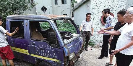 15万买的车位被霸占，花2000块买二手夏利堵他，堵了他970天