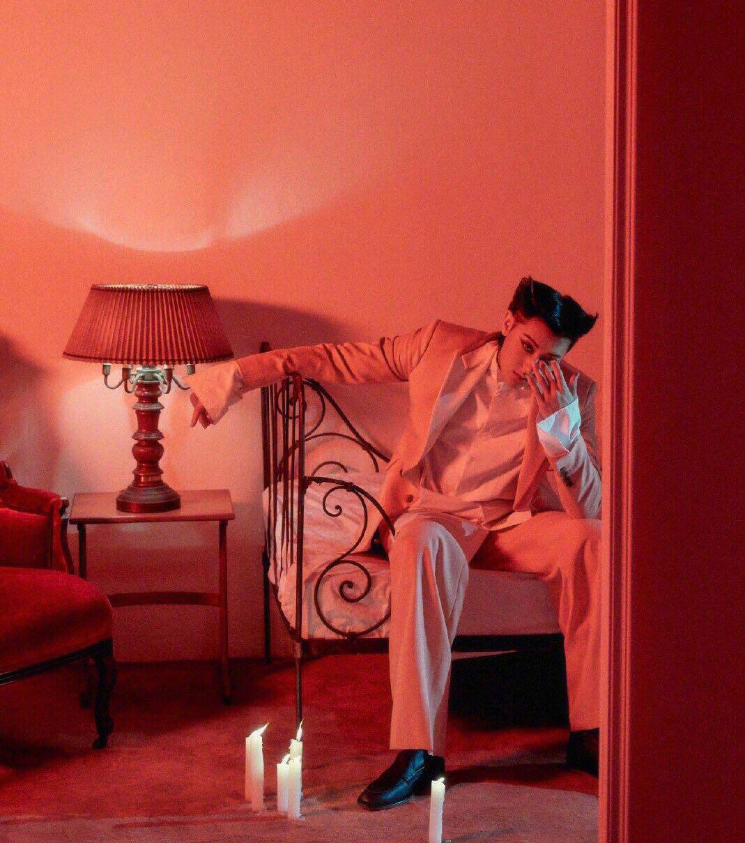 黄子韬最新大片曝光 吸血鬼妆容太惊艳 发型亮