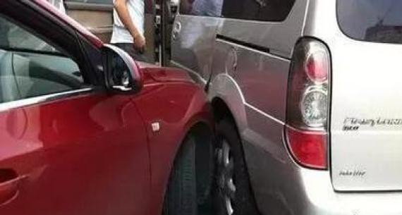 交警提醒别再给车买这四种保险了，买了就是在给保险公司送钱