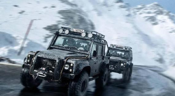 詹姆斯邦德幽灵党电影里的路虎卫士SVX拍卖，售价22万至25万英镑