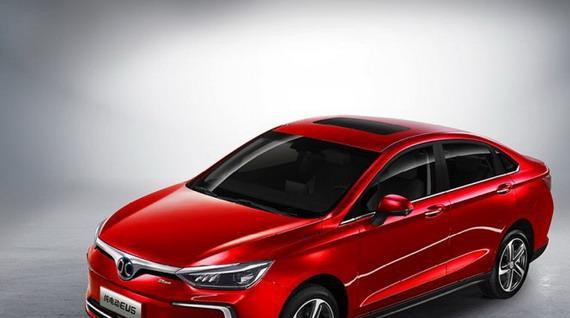 北汽新能源EU5官图 外观造型动感时尚