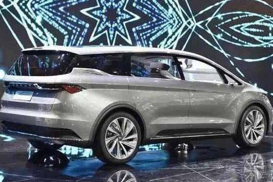 李书福再下狠手！首款MPV即将上市,1.5T混动,油耗1.7L,仅8万起