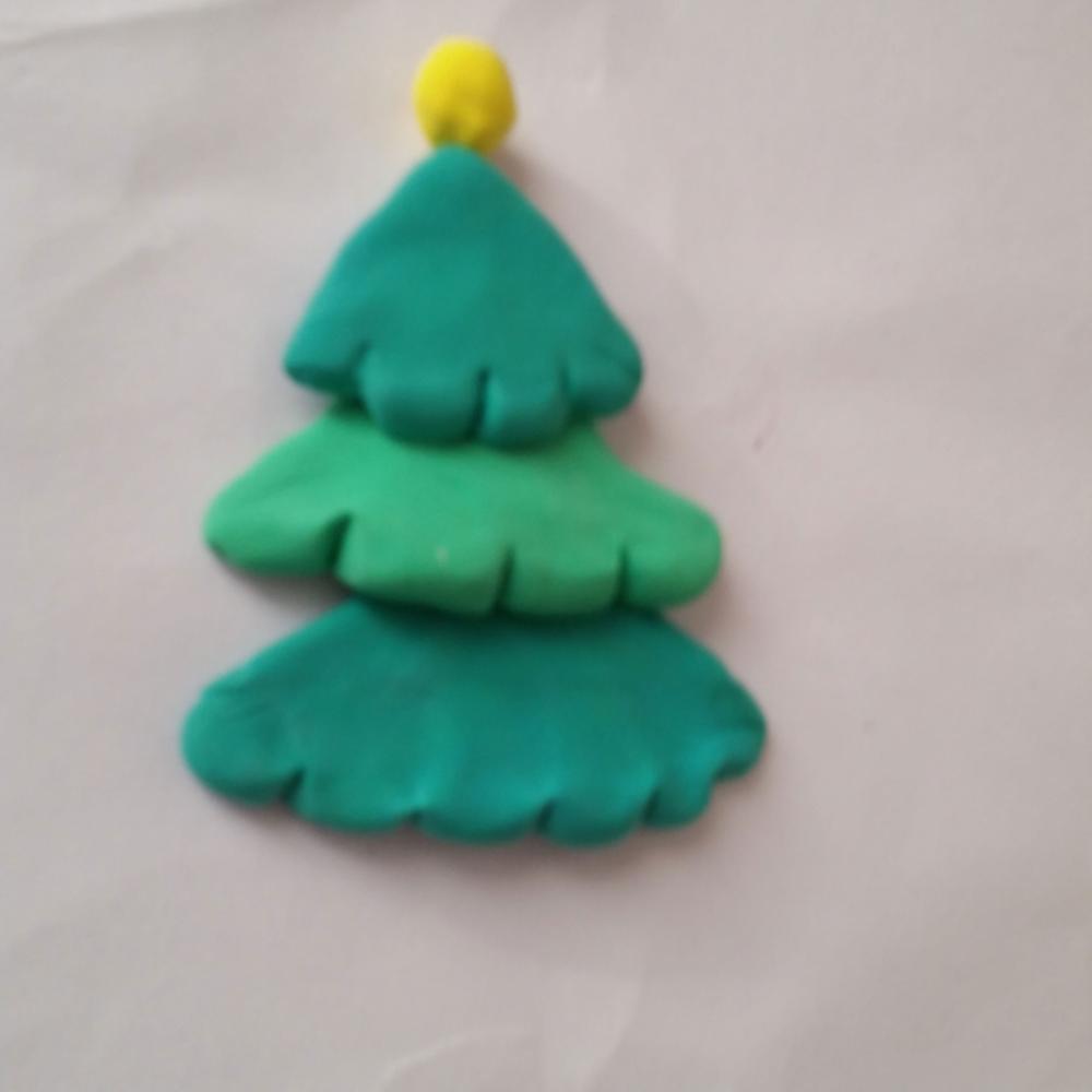 儿童手工彩泥制作小手工圣诞树的做法 如何用彩泥做一