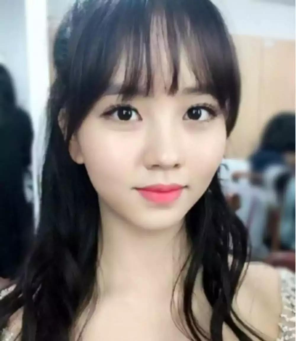 额头大、脸盘宽、发际线高的小姐姐这样做