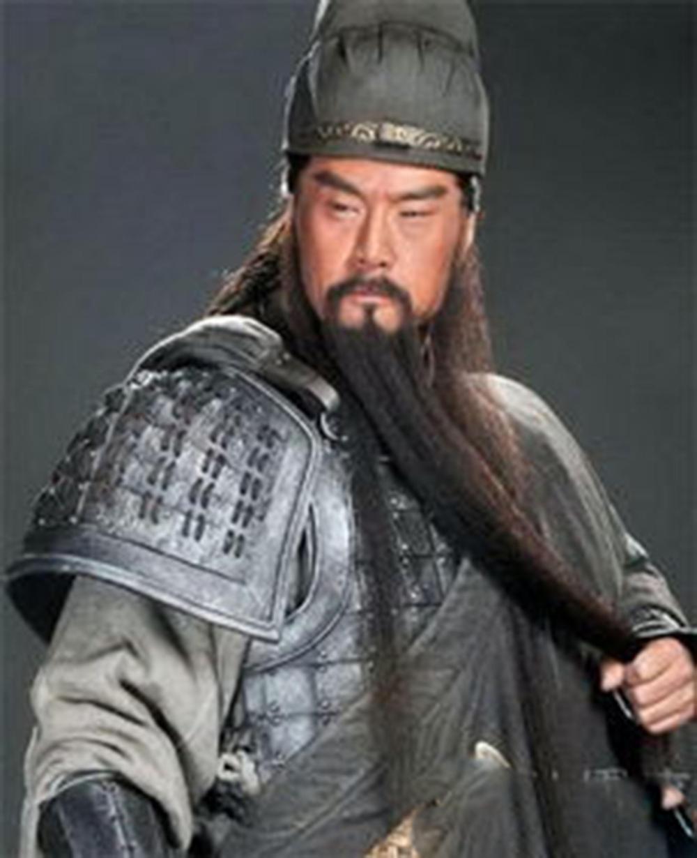 他在蜀汉的官位在诸葛亮关羽之上, 为何有人说他很坑爹