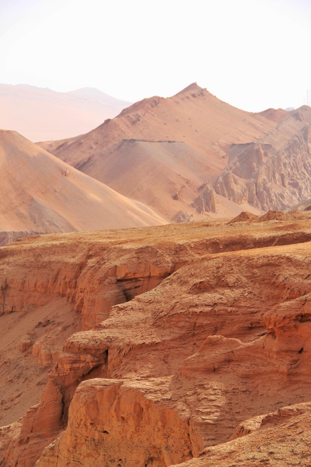 《西游记》中的火焰山是真实存在的,这里人迹罕至,寸草不生