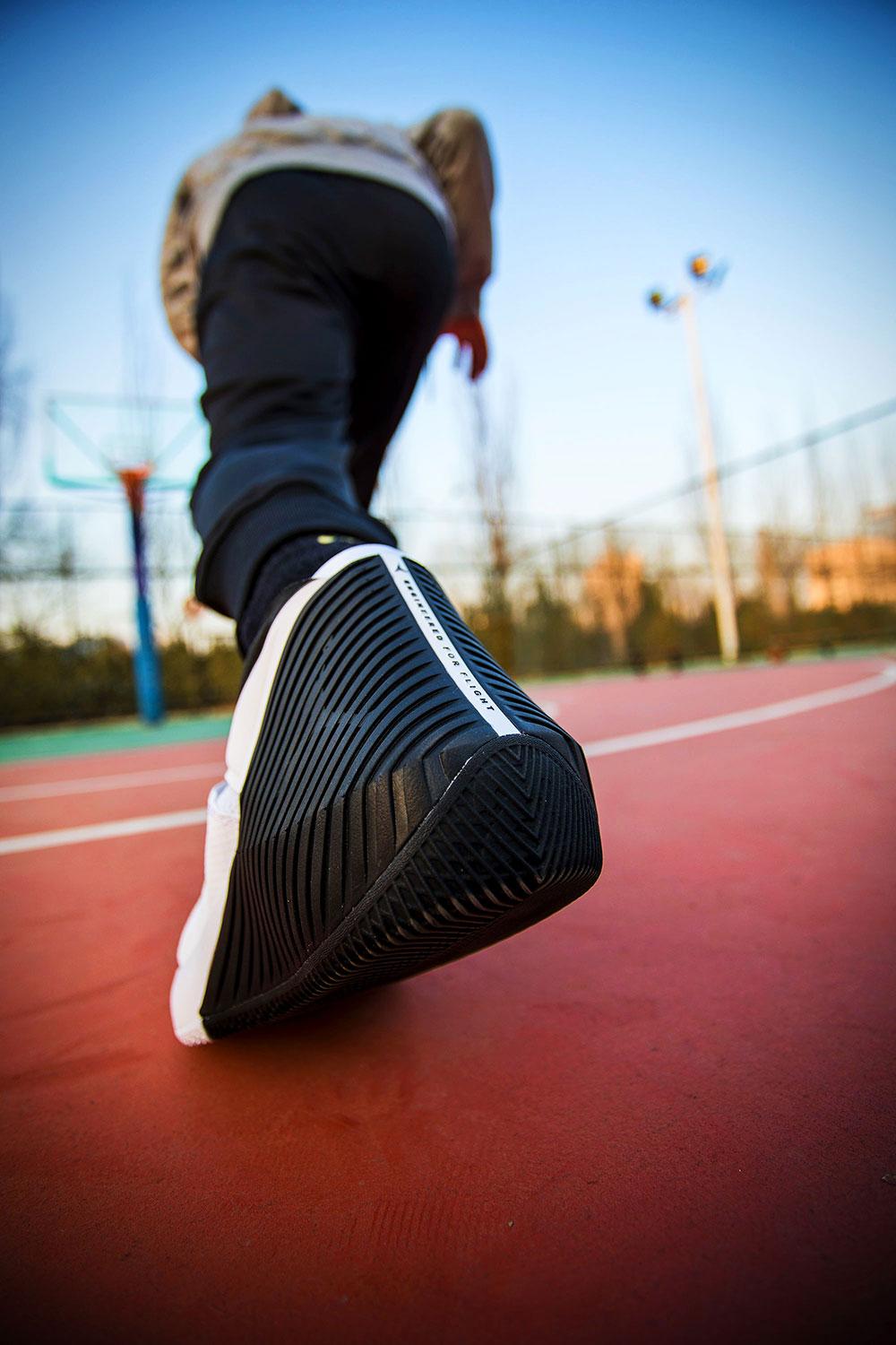 造型独特、性价比极高! 威少 Jordan Why Not Z