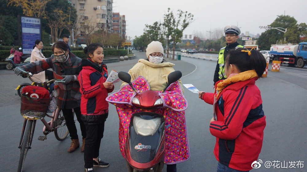 争当文明志愿者,学做小小劝导员