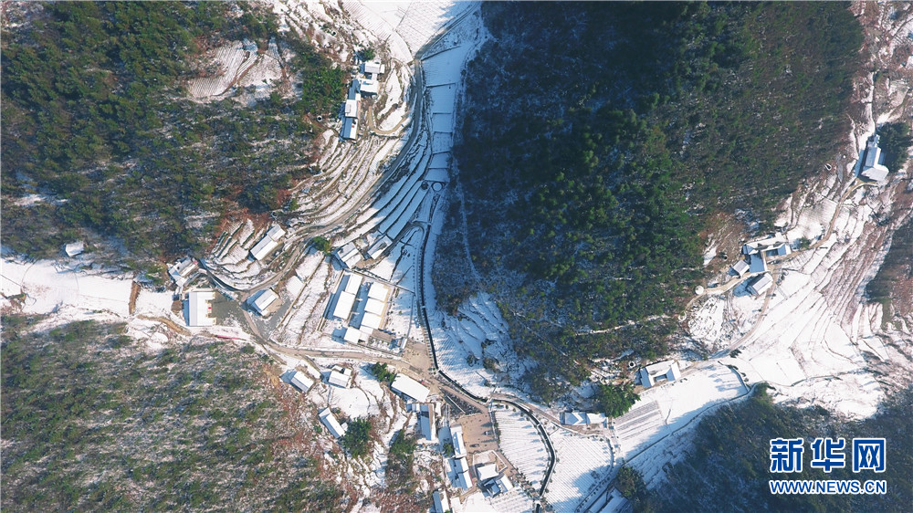航拍湖北精准脱贫示范基地店子坪村