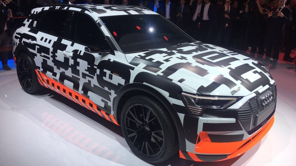 日内瓦车展场外捕捉奥迪e-tron quattro！