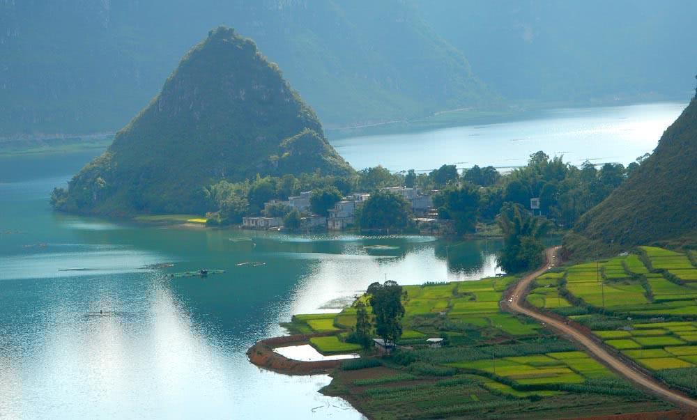 是一边浇水一边吃饭吗