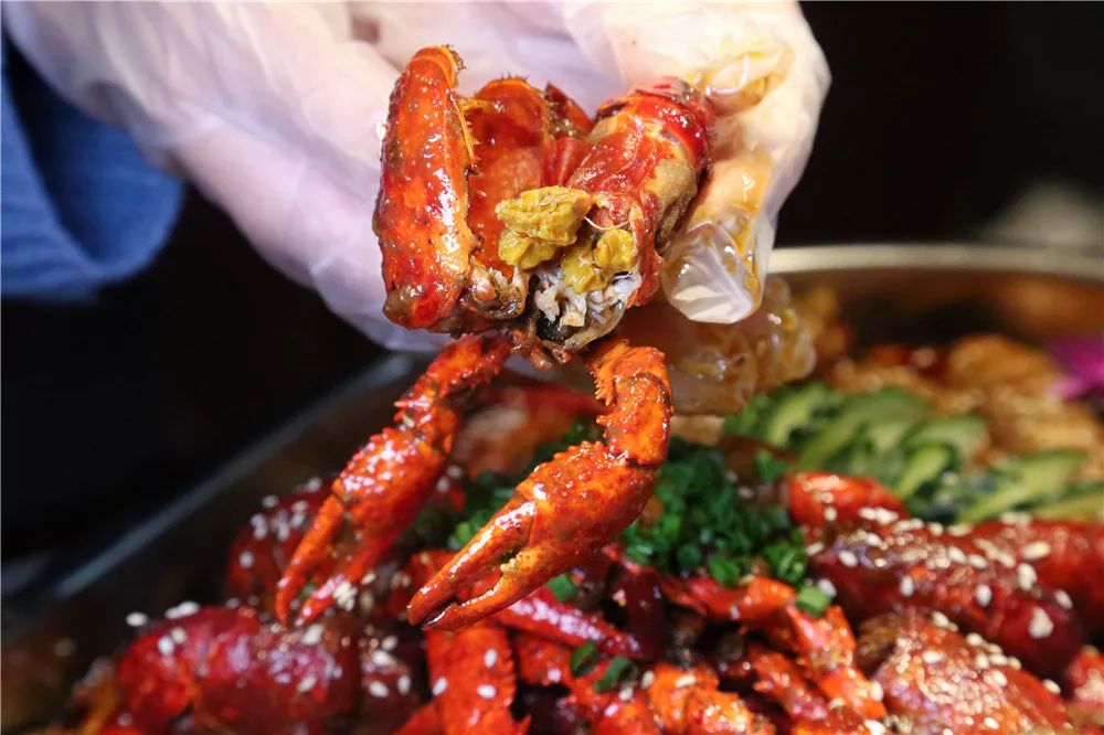 全广州最潮小龙虾吃法--酸汤小龙虾火锅,你试过