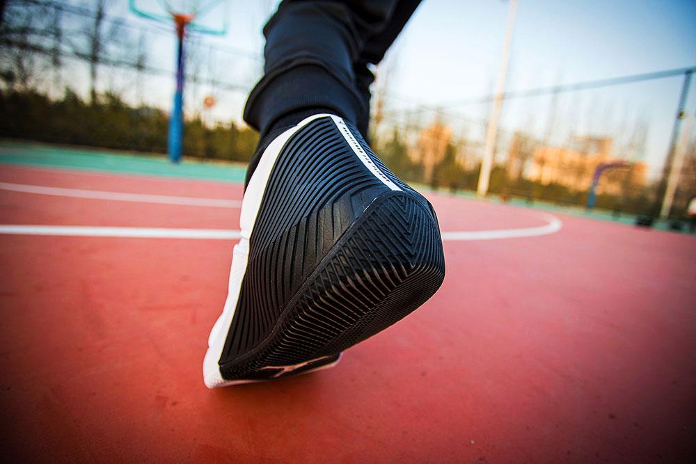 造型独特、性价比极高! 威少 Jordan Why Not Z