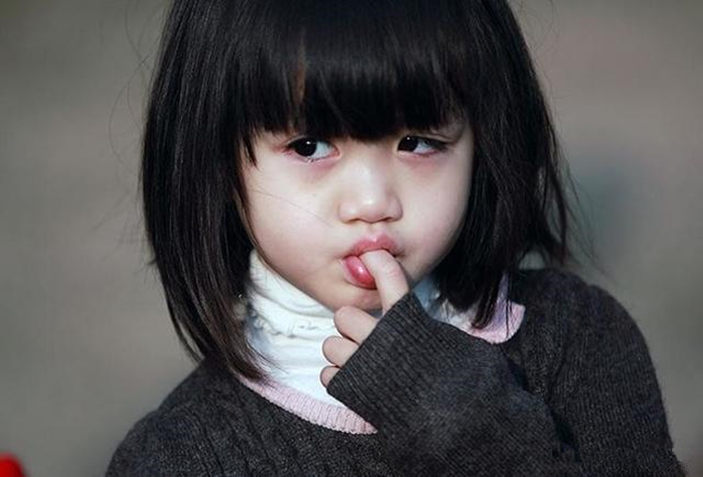 孩子出现这几种表现,说明极度缺乏安全感,家长