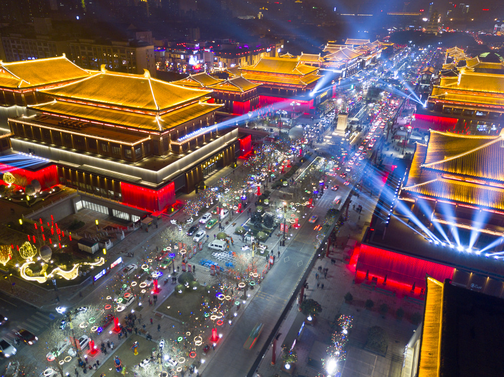 航拍西安现代唐人街超美开街仪式 灯光璀璨点