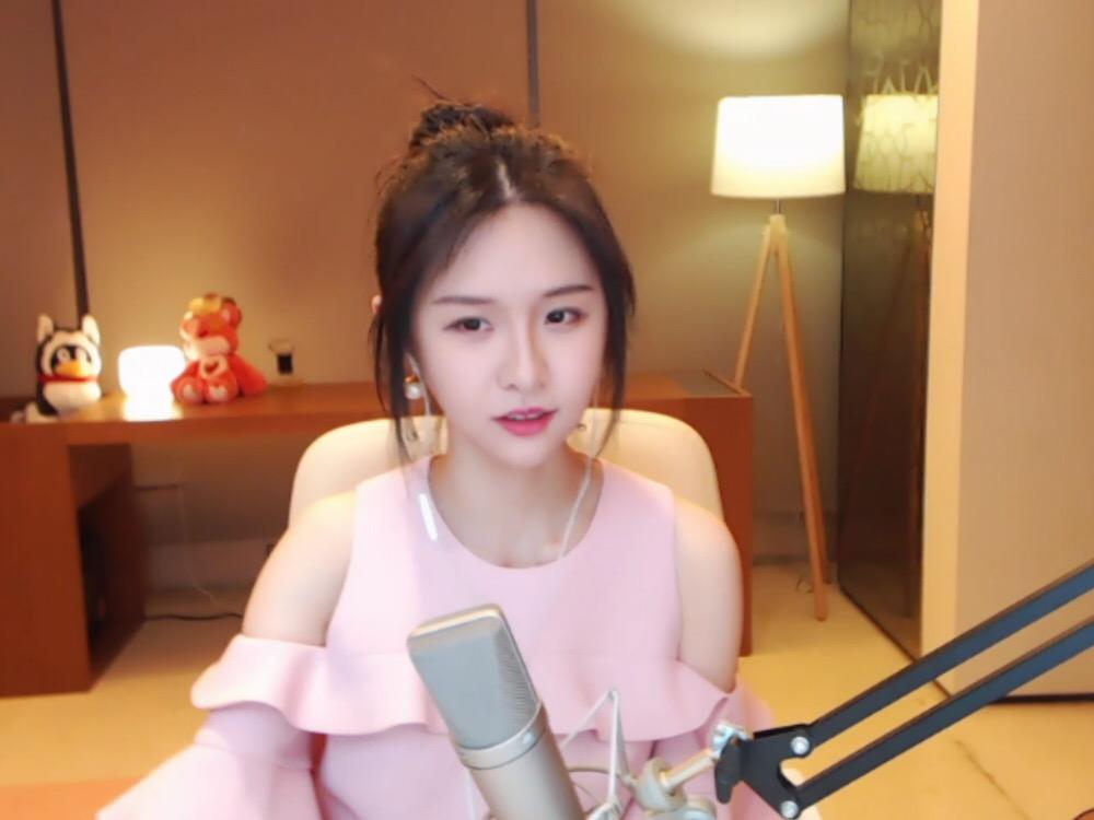 陈一发儿冯提莫阿冷周二珂齐聚斗鱼, 论颜值和