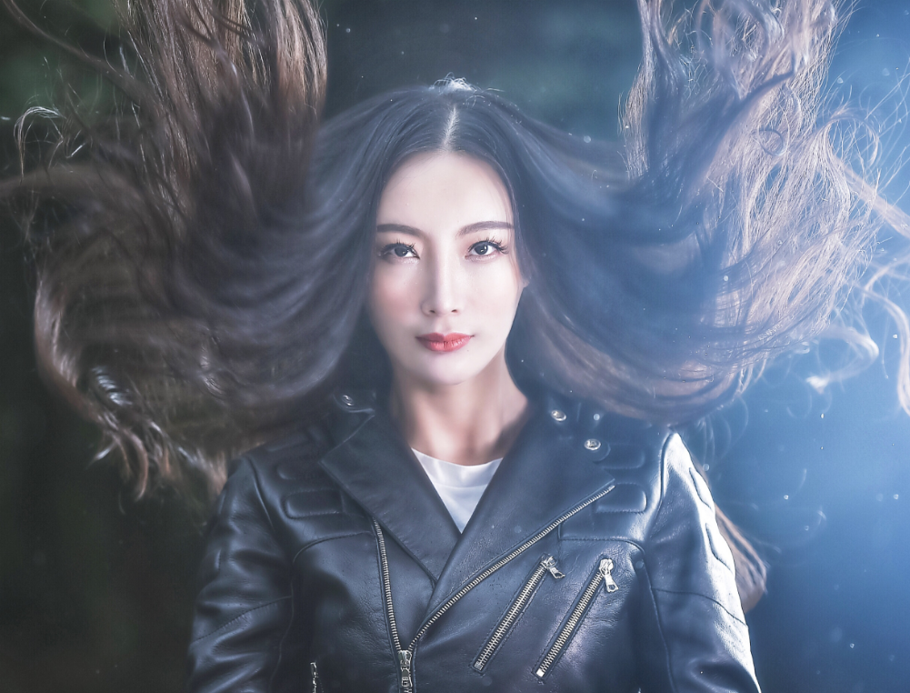 王李丹妮最新写真流出，这次有点不一样！网友：就喜欢这样！