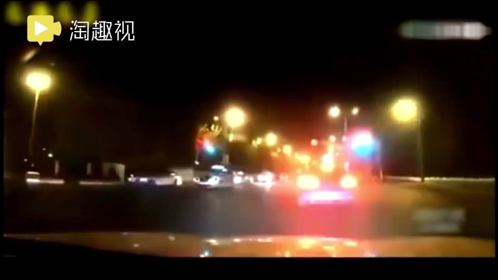 保时捷疯狂别八次哈弗H6，忍无可忍后一个动作亮了  ​