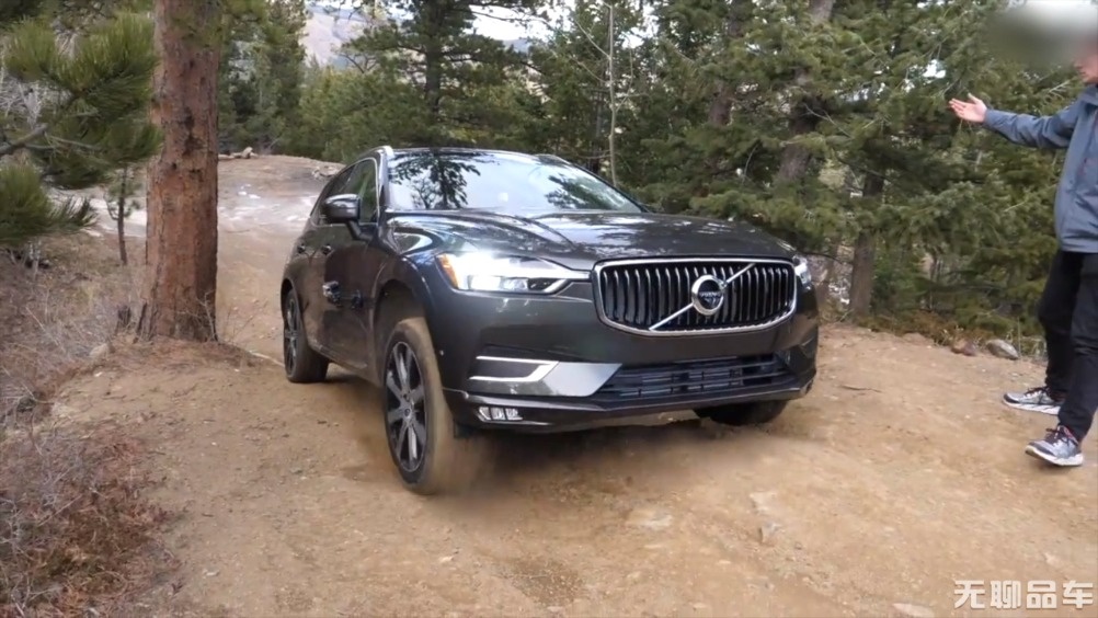 能越野的城市SUV！2018款沃尔沃XC60高难度交叉轴越野体验  ​
