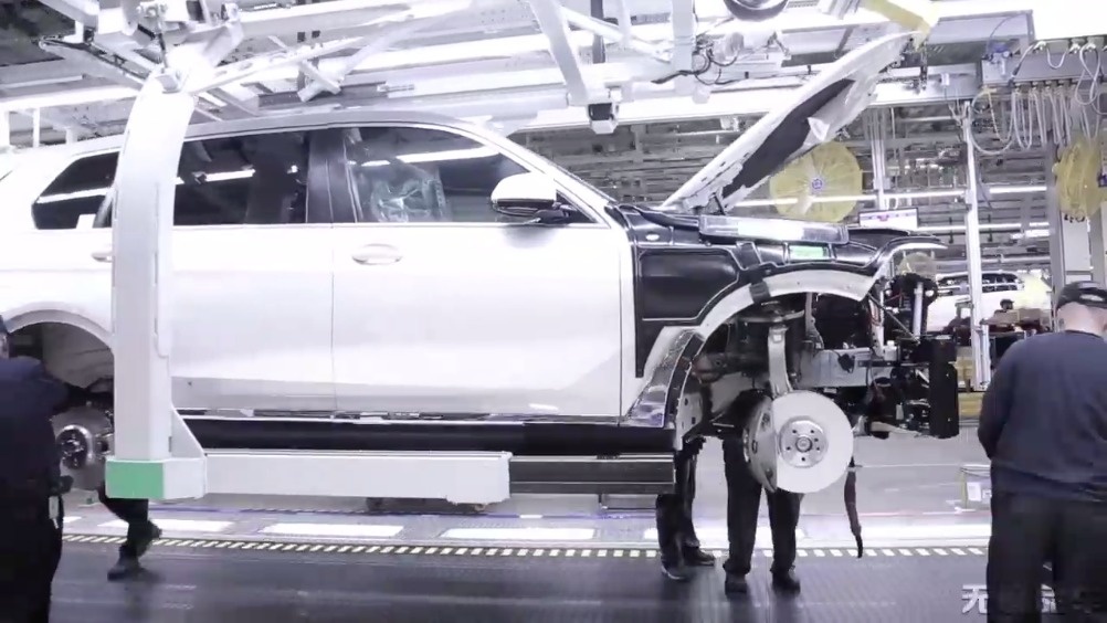 宝马SUV新旗舰驾到！全新全尺寸7座SUV BMW X7生产线探秘  ​