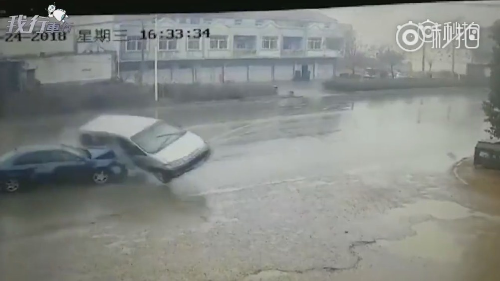 【2018一月份最惨事故合集，电动车瞬间被解体！ 】春节将至，提醒大家注...