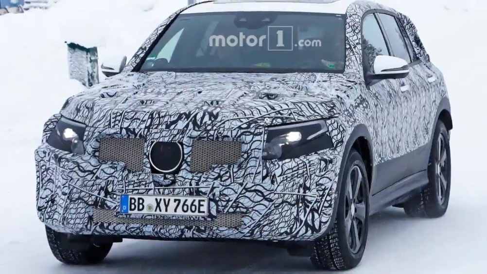 特斯拉不在孤单 奔驰EQ电动SUV路试曝光  ​