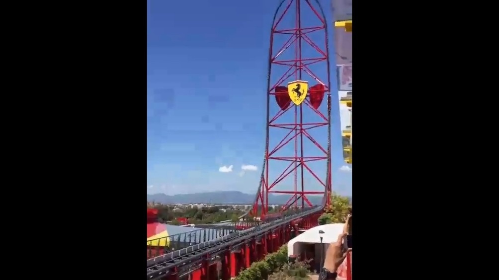 【比坐法拉利跑车更刺激的，是法拉利过山车 】 迪拜法拉利过山车，号称世界...