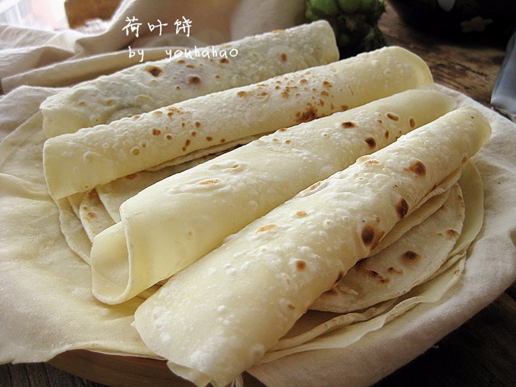 如何烙出柔软有嚼劲的单饼?秘诀在这里,卷上白菜鸡蛋更好吃