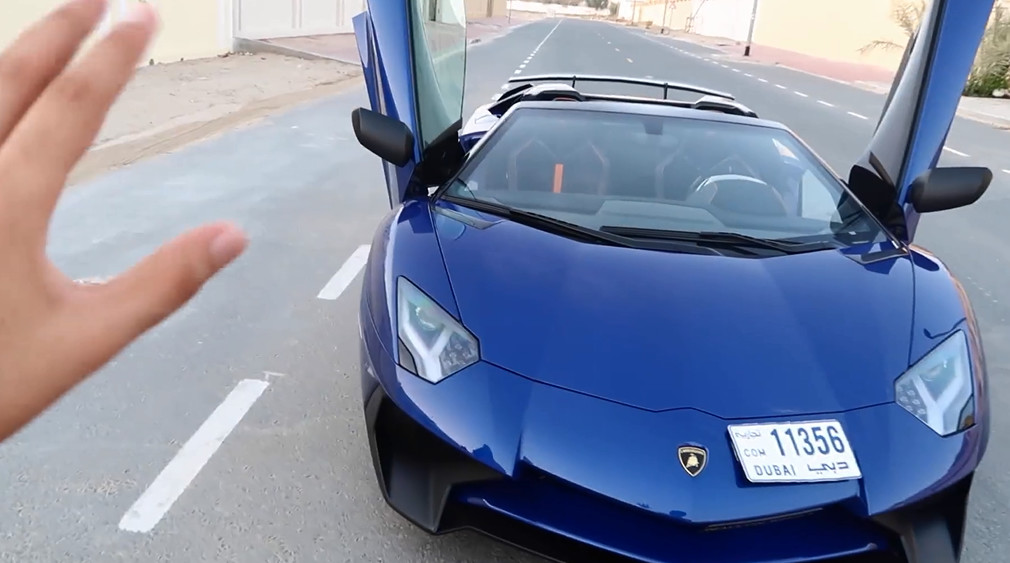 小伙送姐姐的生日礼物,是一辆兰博基尼,网友:你