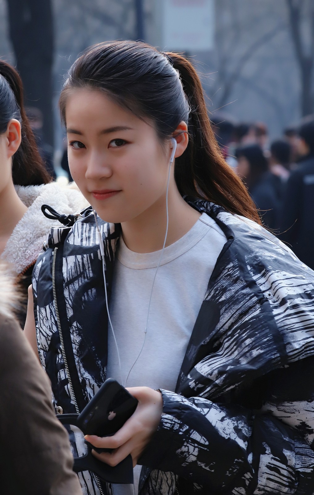 路过北电艺考门口,看到了很多长相秀气的年轻