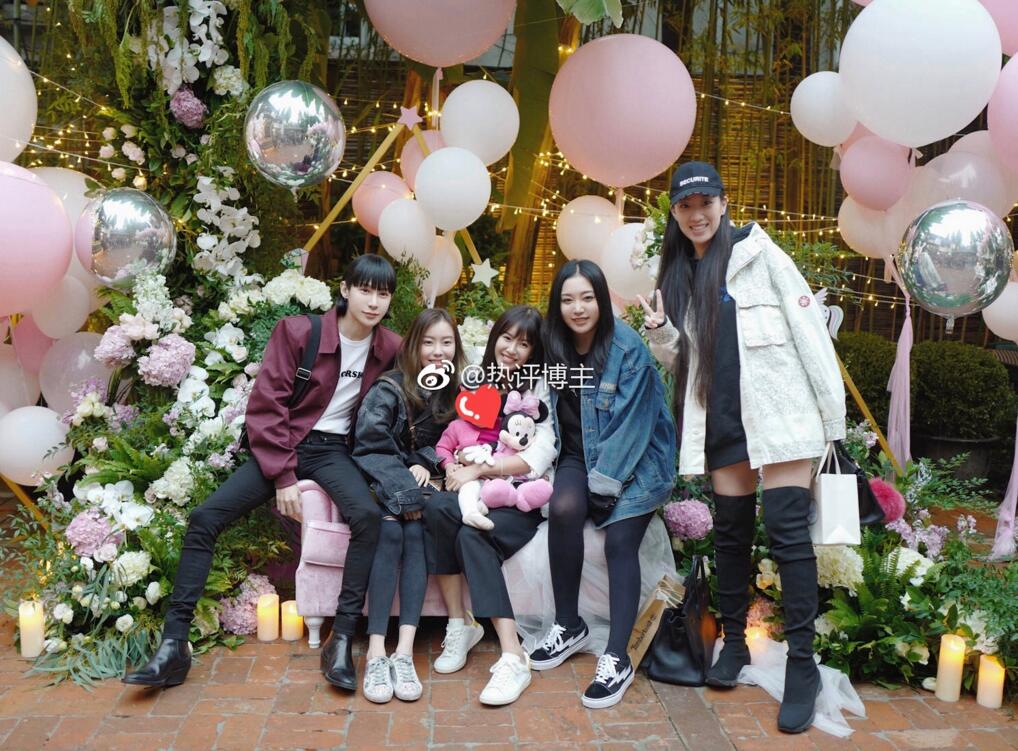 张子萱终于大方晒娃了,原来她和陈赫的女儿长