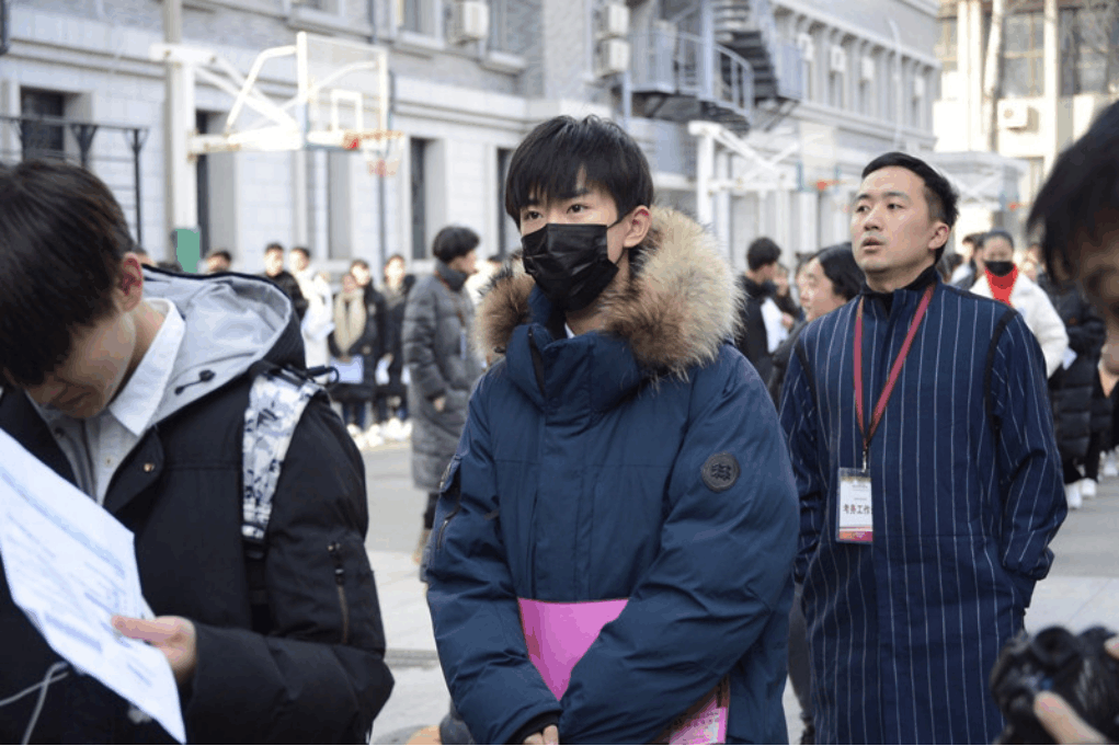 直击艺考!报考北电中戏表演系的素人与明星,颜