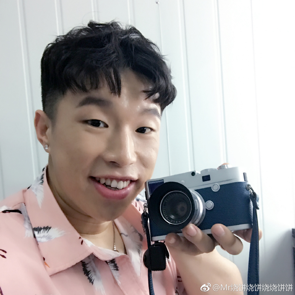 德云社烧饼,本名朱云峰,满脸小雀斑,郭德纲为他介绍漂亮女朋友